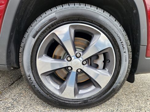 Used 2019 Jeep Cherokee Limited image 19