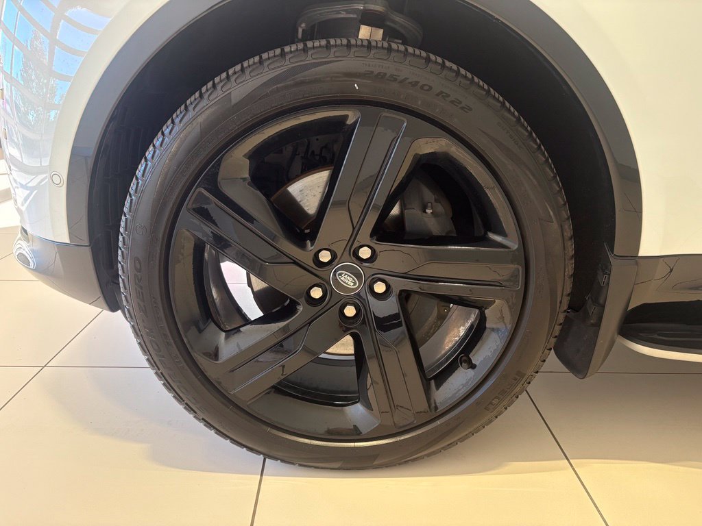 Used 2025 Land Rover Discovery Dynamic SE AWD/4WD image 11
