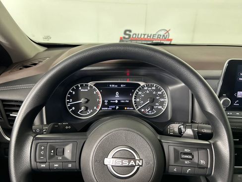 Used 2023 Nissan Rogue S FWD image 13