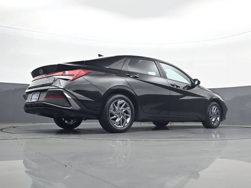 Certified 2024 Hyundai Elantra SEL FWD image 25