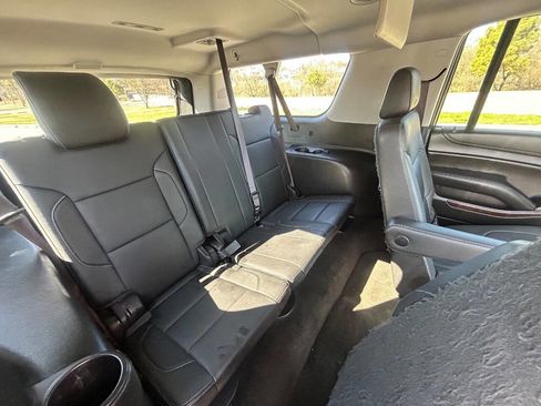 Used 2017 Chevrolet Suburban LT image 16