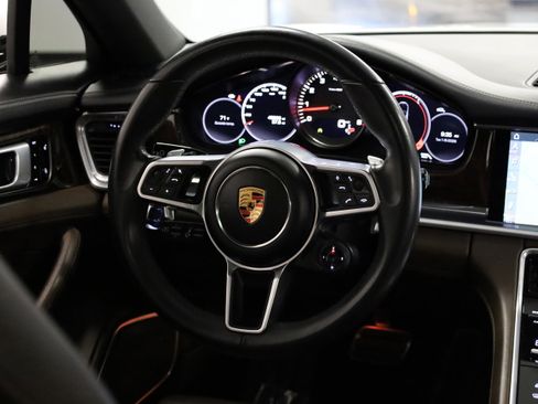 Used 2018 Porsche Panamera 4S image 28