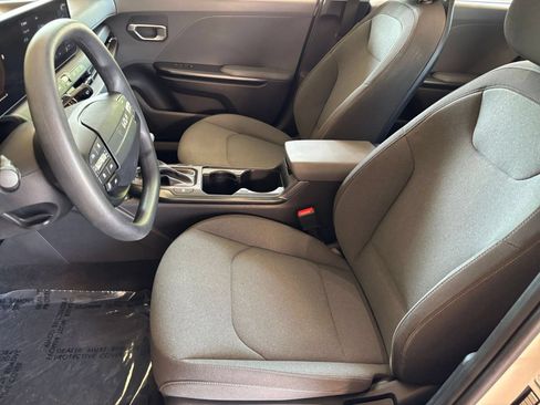 Used 2025 Kia K4 FWD image 25