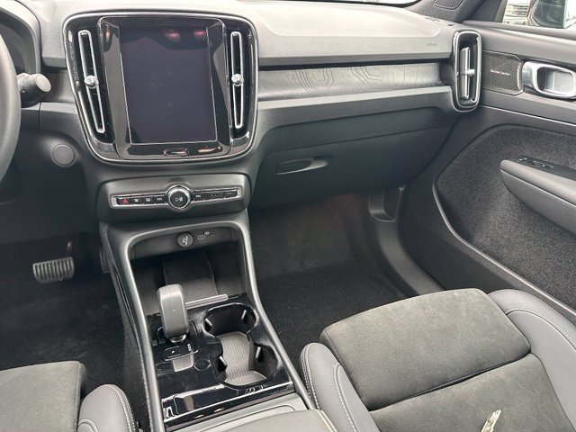 Used 2023 Volvo C40 P8 Recharge Ultimate AWD/4WD image 19