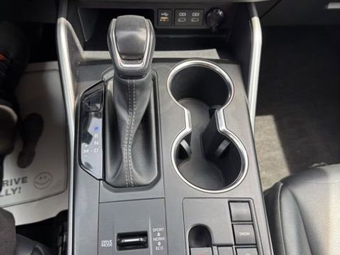 Used 2023 Toyota Highlander XLE image 26