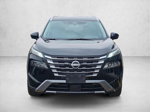 Used 2026 Nissan Rogue SL FWD image 2