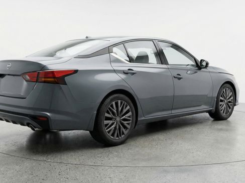 Used 2025 Nissan Altima 2.5 SV image 9