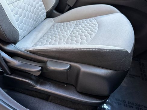 Certified 2019 Chevrolet Equinox LS image 23