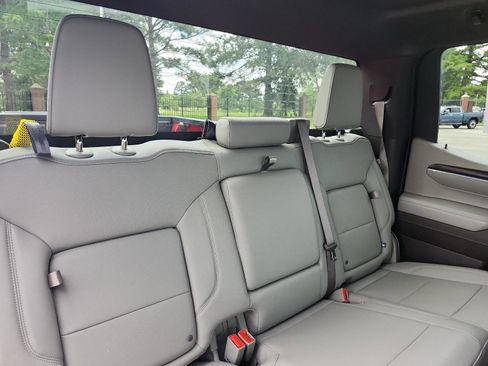 Used 2024 GMC Sierra 1500 SLT w/ SLT Premium Package AWD/4WD image 11