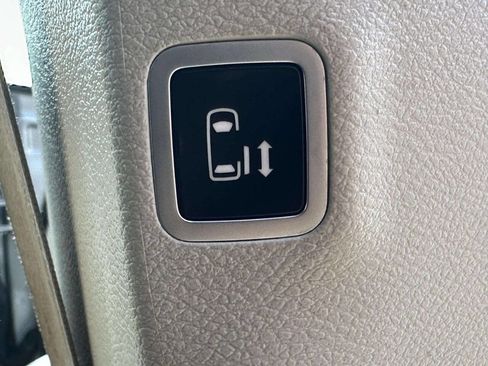 Used 2018 Chrysler Pacifica Touring-L FWD image 20