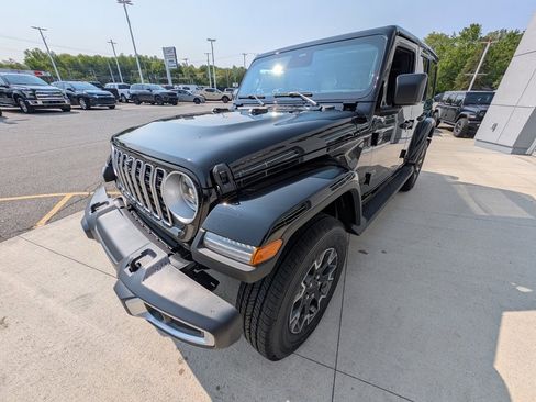 New 2025 Jeep Wrangler Sahara image 8