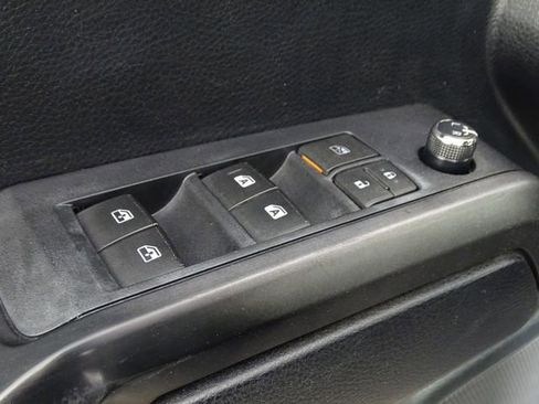 Used 2016 Toyota Tacoma TRD Sport image 16