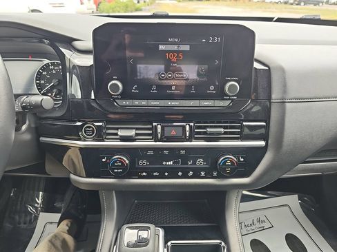 Used 2024 Nissan Pathfinder SV FWD image 25