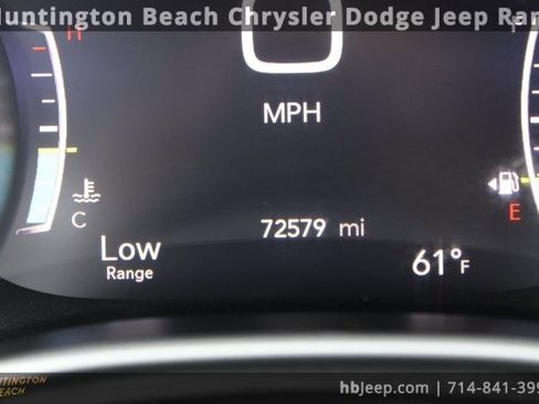 Used 2023 Chrysler Pacifica Touring-L image 17