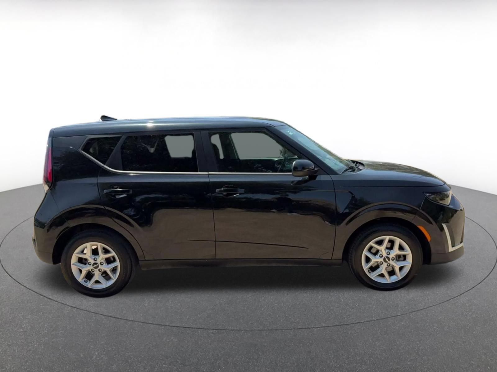 Used 2025 Kia Soul LX w/ LX Technology Package FWD image 15