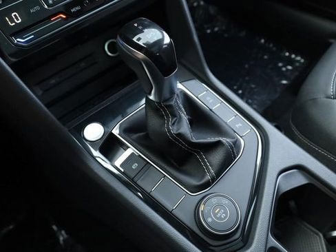 New 2025 Volkswagen Taos SE image 17