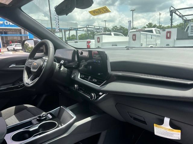 New 2026 Chevrolet Equinox LT w/ Safety and Technology Package FWD image 32