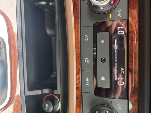 Used 2014 Volkswagen Touareg VR6 AWD/4WD image 25