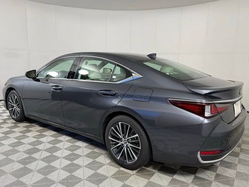 Certified 2025 Lexus ES 300h w/ Premium Package image 4