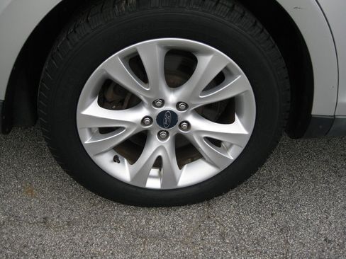 Used 2011 Ford Taurus SEL w/ 201A Rapid Spec Order Code image 9