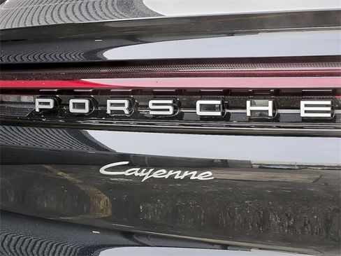 Used 2024 Porsche Cayenne Coupe image 34
