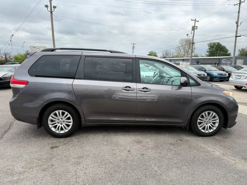 Used 2012 Toyota Sienna XLE image 2