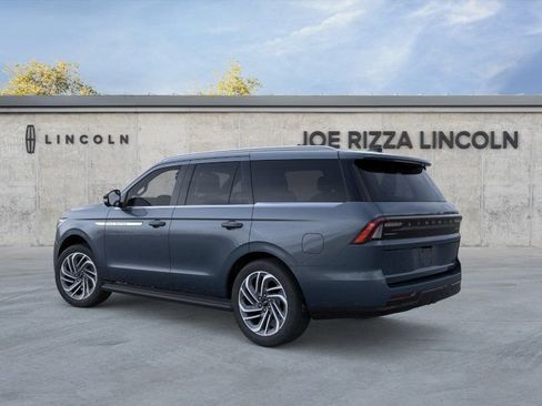 New 2026 Lincoln Navigator Premiere AWD/4WD image 4