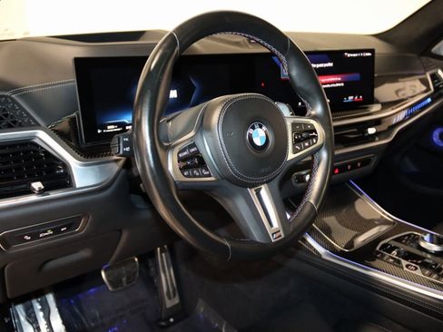 Used 2024 BMW X7 M60i image 40