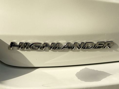 Used 2015 Toyota Highlander XLE FWD image 8