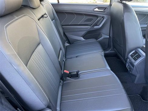 Used 2022 Volkswagen Tiguan SE image 26