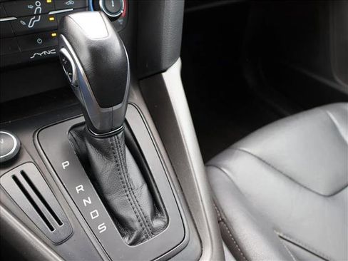 Used 2015 Ford Focus SE w/ Equipment Group 201A FWD image 17