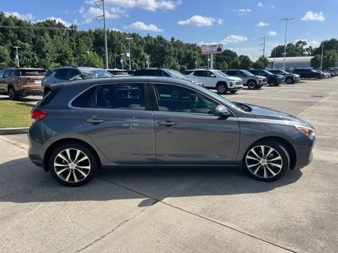 Used 2018 Hyundai Elantra GT FWD image 8