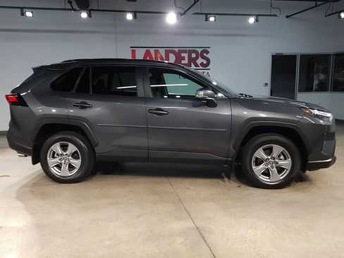 Used 2022 Toyota RAV4 XLE w/ Convenience Package image 8