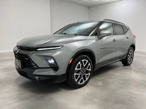 Used 2025 Chevrolet Blazer RS image 3