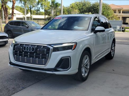 Certified 2025 Audi Q7 3.0T Premium Plus AWD/4WD image 9