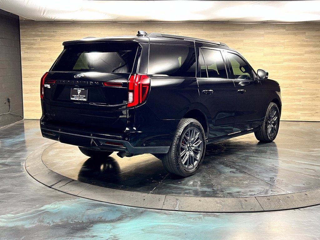 Used 2025 Ford Expedition Platinum w/ Stealth Performance Package AWD/4WD image 17