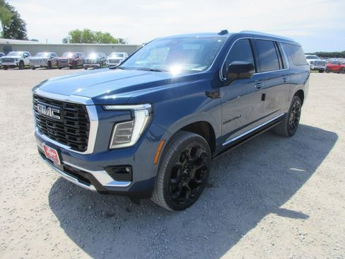 New 2026 GMC Yukon XL Denali w/ Denali Reserve Package AWD/4WD image 9