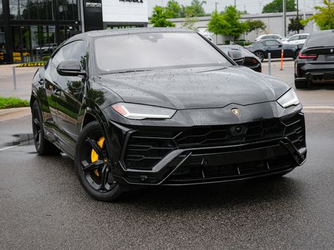 Used 2020 Lamborghini Urus AWD/4WD image 2