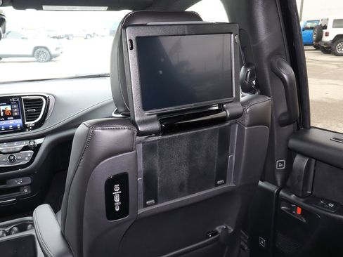 New 2026 Chrysler Pacifica Select image 21