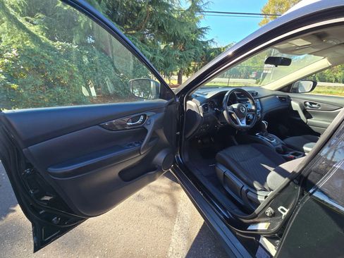 Used 2019 Nissan Rogue S image 19