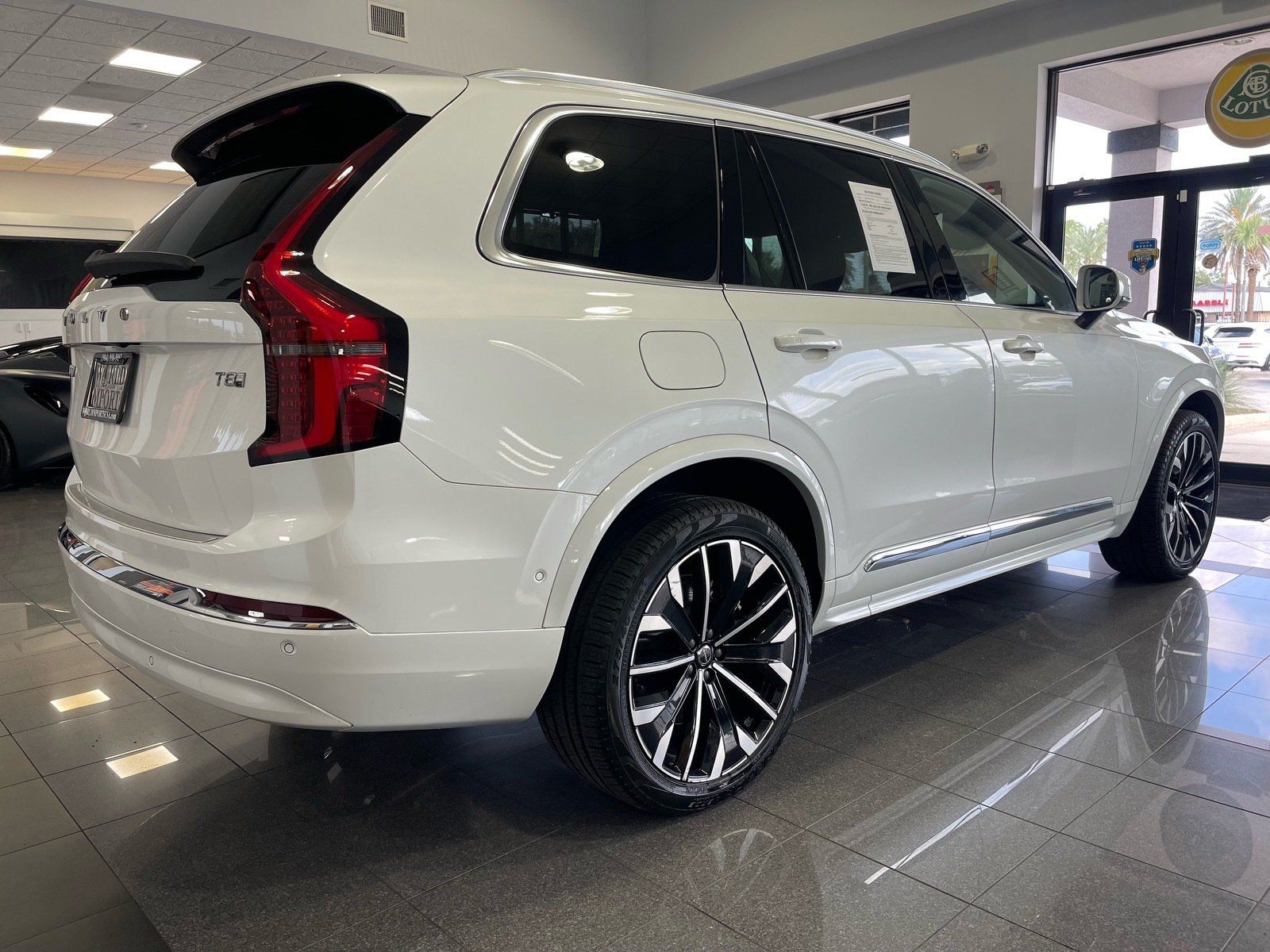 Used 2025 Volvo XC90 T8 Ultra w/ Protection Package Premier AWD/4WD image 5
