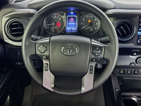 Used 2022 Toyota Tacoma TRD Sport w/ Technology Package image 38