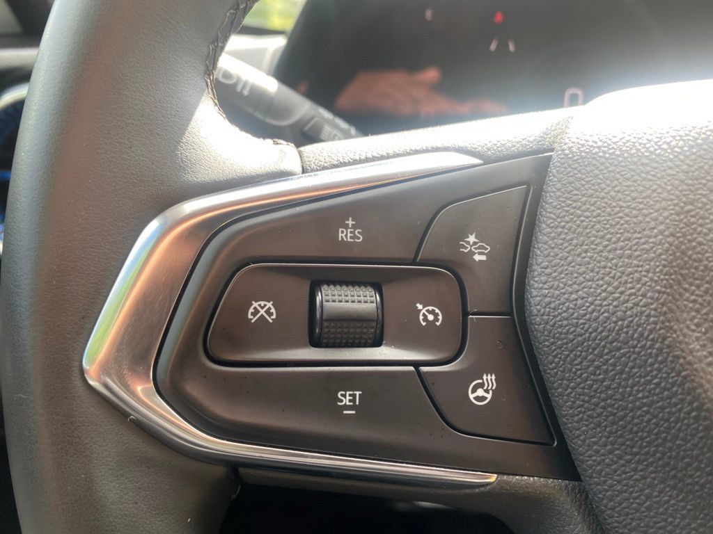 Used 2025 Chevrolet Trax LT w/ LT Convenience Package FWD image 21