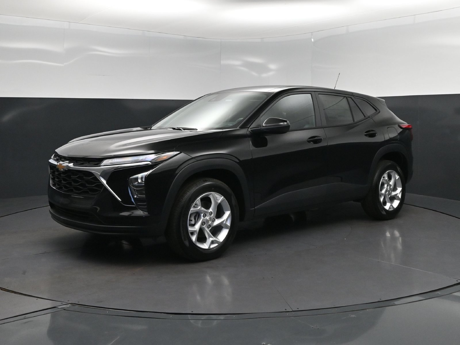 New 2026 Chevrolet Trax LS w/ LS Convenience Package FWD image 3