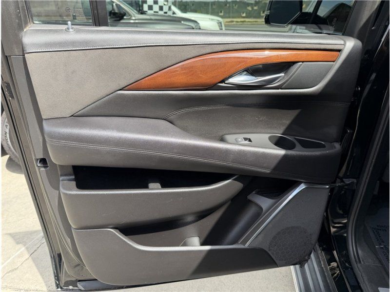 Used 2016 Cadillac Escalade ESV Luxury AWD/4WD image 21