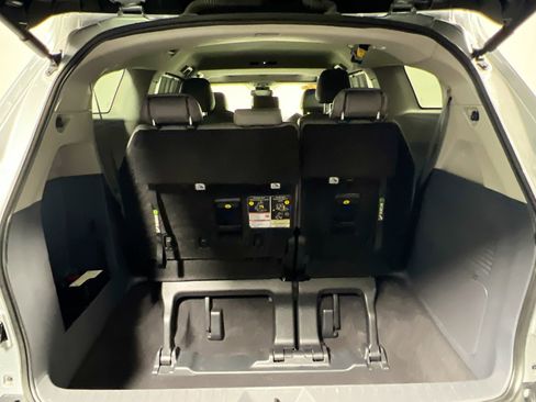 Used 2024 Toyota Sienna XLE FWD image 34