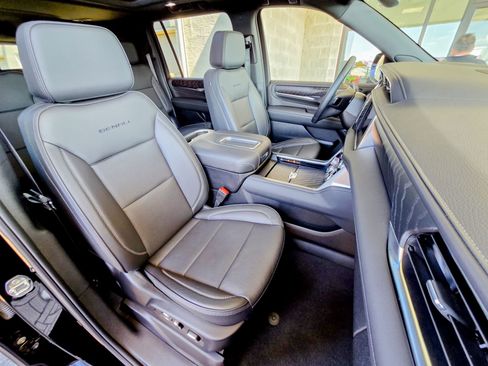 Used 2024 GMC Yukon XL Denali image 33