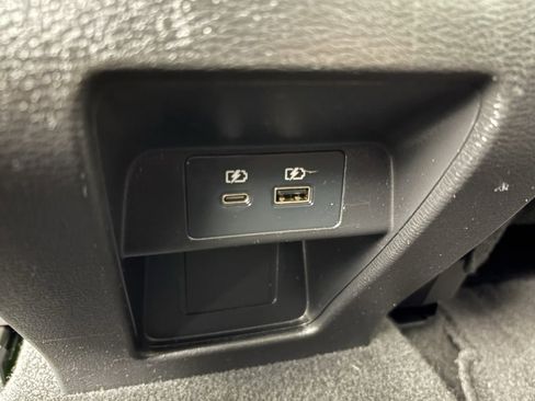 Used 2024 Mitsubishi Outlander SE image 35