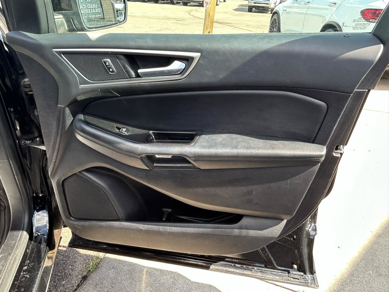 Used 2017 Ford Edge SEL w/ Equipment Group 201A AWD/4WD image 16