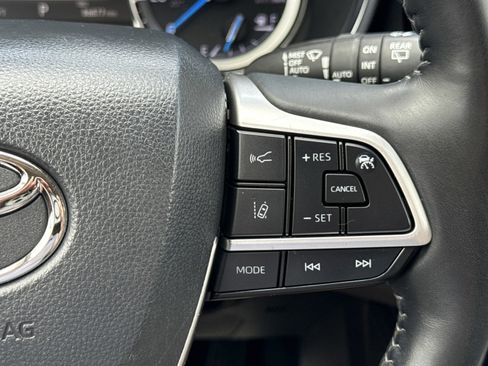 Used 2022 Toyota Highlander Platinum image 25